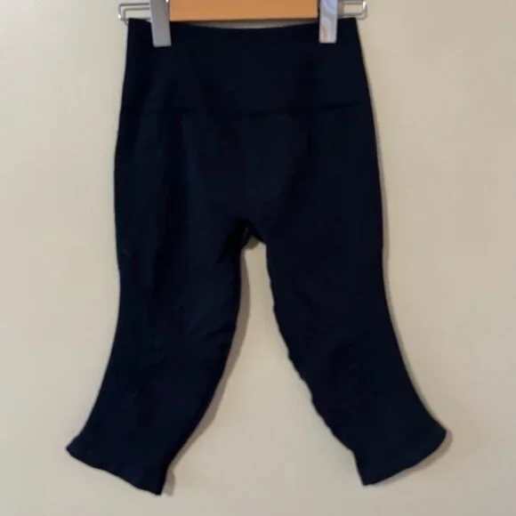 •SOLD•|Lululemon| Flow & Go Black Women's Crop Fitness Tight Legging Sz 6 - Picture 3 of 5